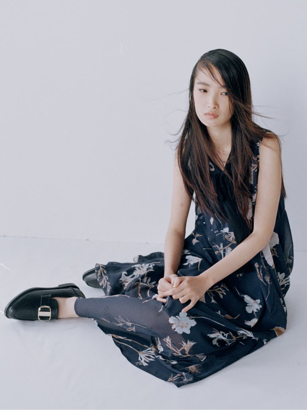 大人に似合う、優雅なフラワープリントを。