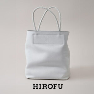 【HIROFU】NEW COLOR〈CESTA〉一枚革で仕上げた軽量バッグ「チェスタ」に、新色「ジャスミン」登場。色味だけで華やかさを演出する明るいクールトーンのホワイト。