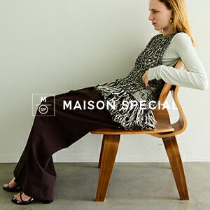 立体的なフリンジとクロシェ編みのコントラストが魅力のニットベスト