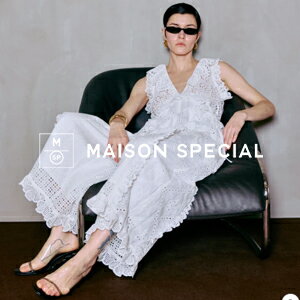 何種類ものコットンレースを組み合わせてデザインしたロンパース