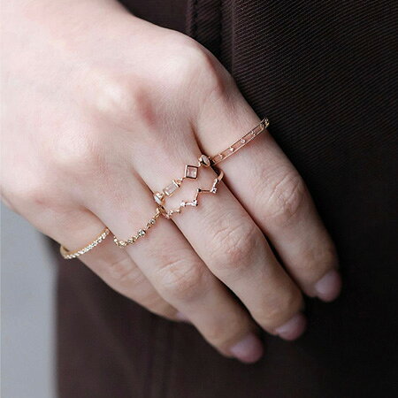 【va vendome aoyama】直線美が際立つ、リングで叶える洗練のレイヤード