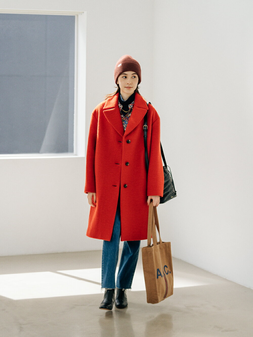 〈A.P.C.〉派手色は、端正なシルエットを選ぶのが正解。の写真