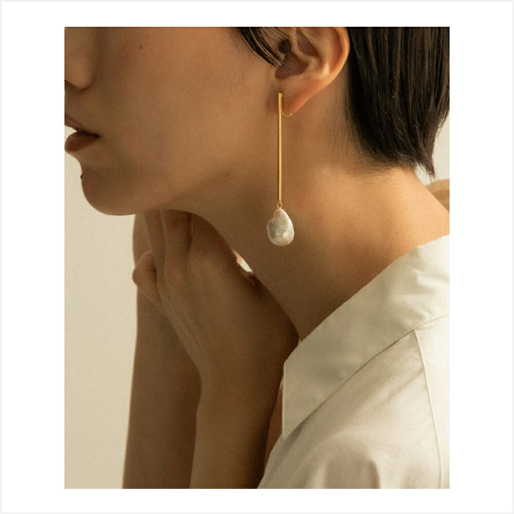 so' baroque pearl bar earring